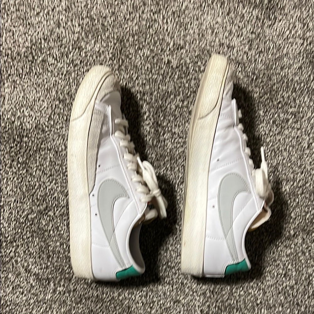 Nike Men’s Blazer Low 77 White and Gray Low-Top Sneakers - Picture 5 of 6